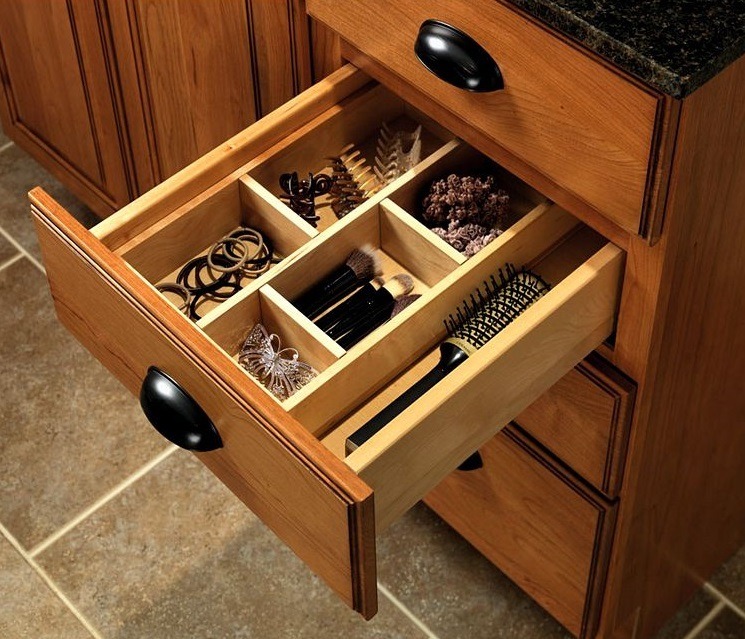 Organizing kitchen utensil drawers