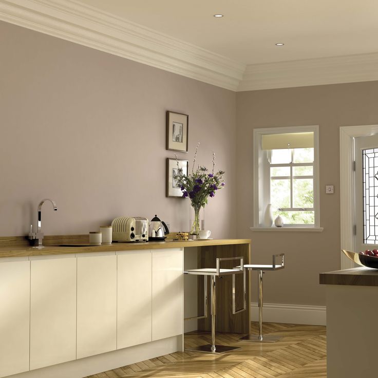 What colour goes with cream kitchen units