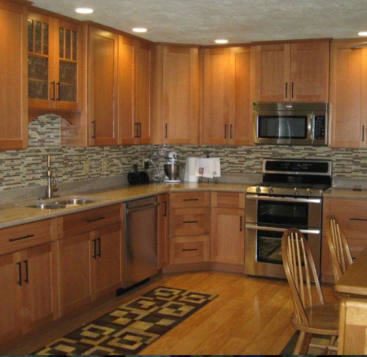 Light coloured kitchen cabinets