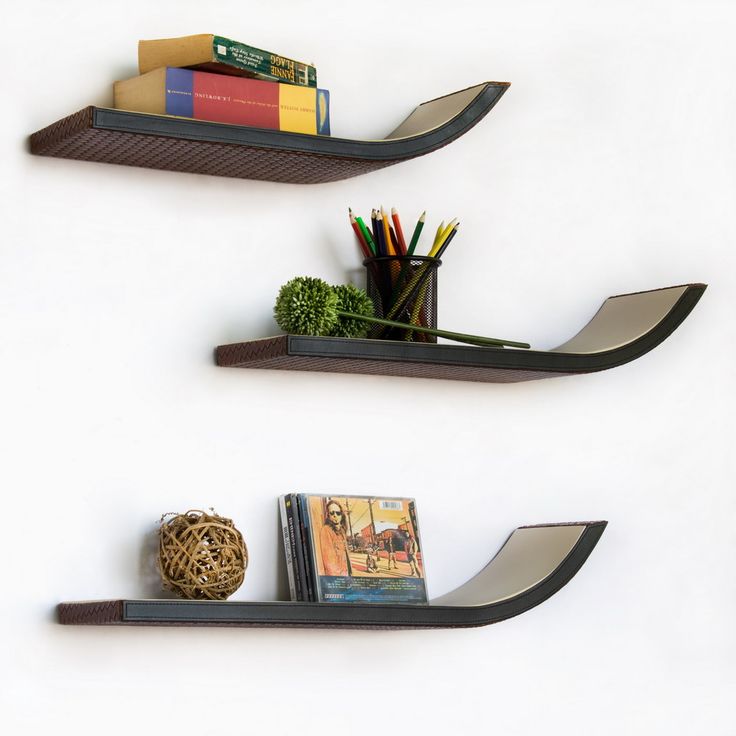 Decorative items for shelves