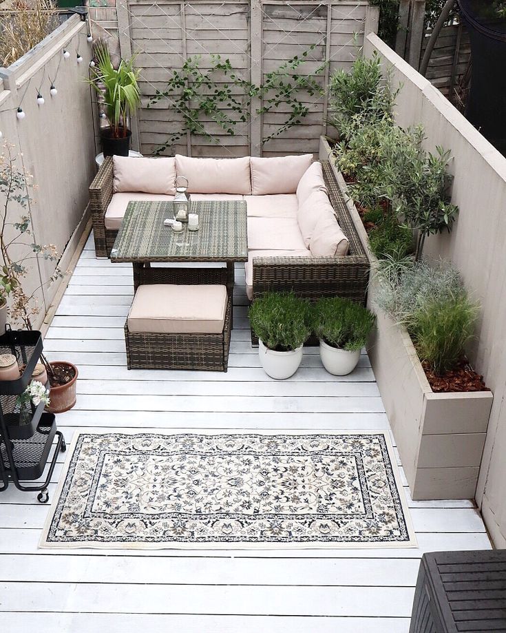 Small garden with decking