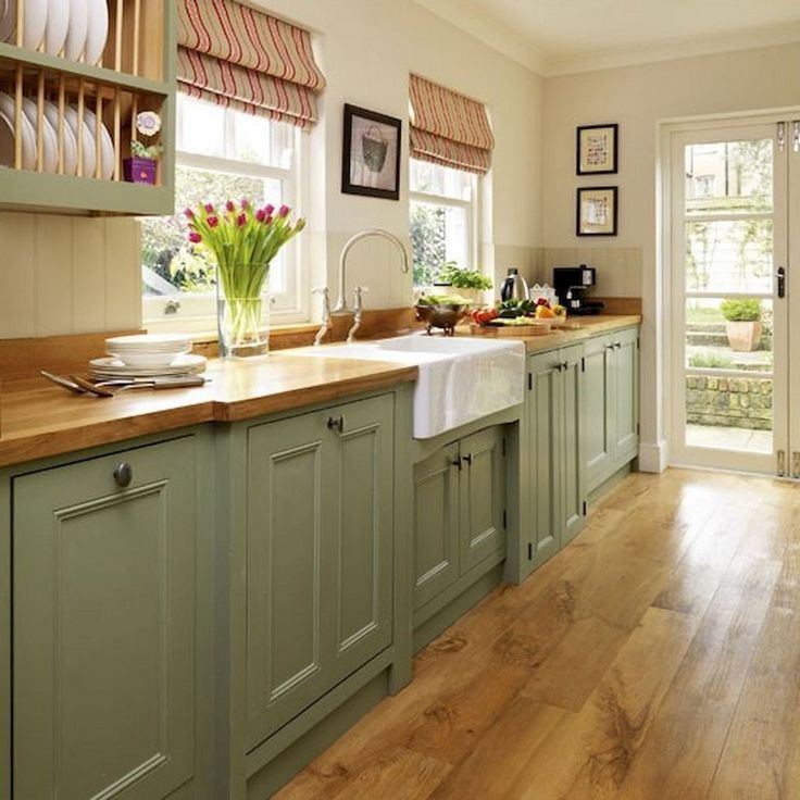 Light coloured kitchen cabinets