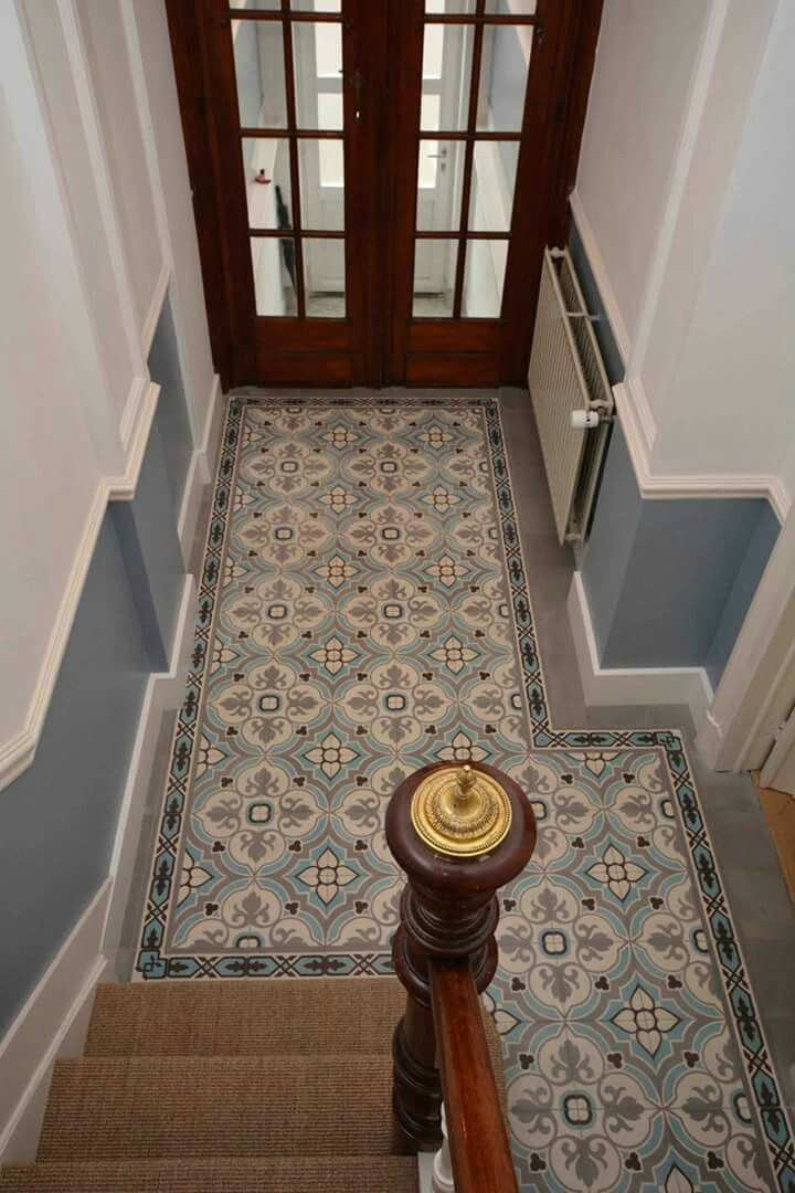 Tile entryway with carpet