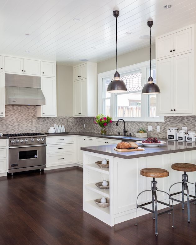 Traditional white kitchen cabinets