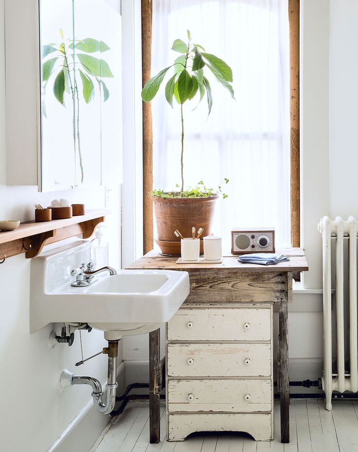 Decorating small bathrooms