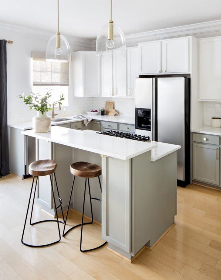 Kitchen cabinet with breakfast bar