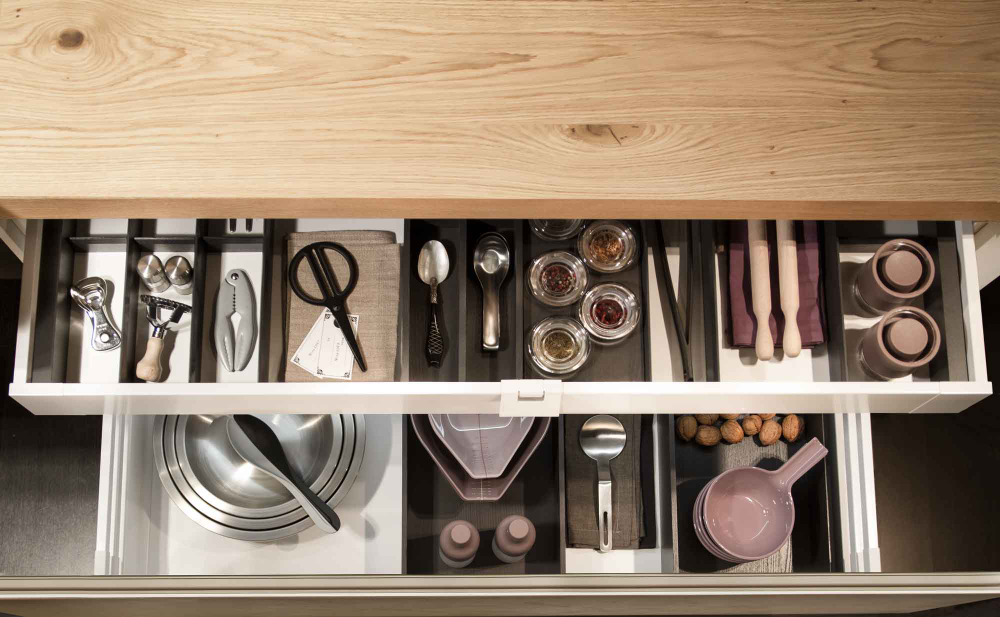 Organise kitchen drawers