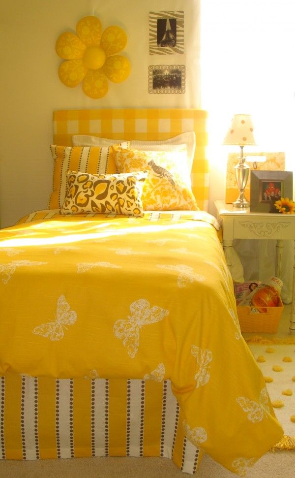 Yellow bedroom decoration