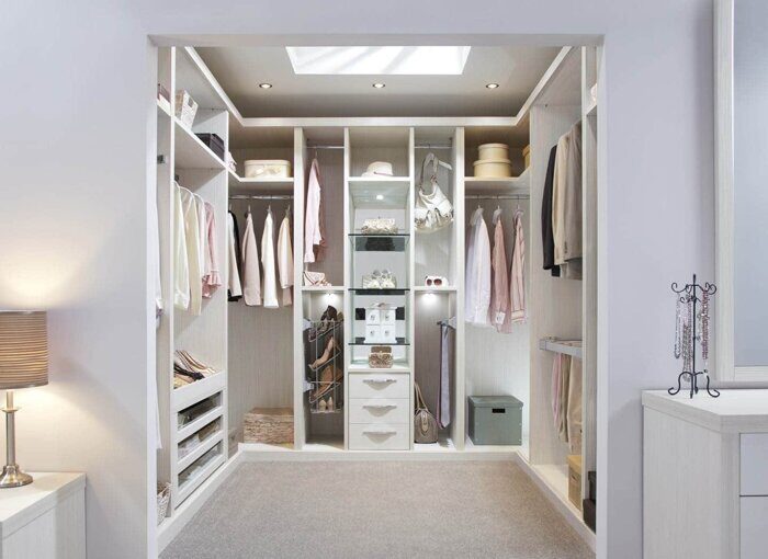 Small dressing room design